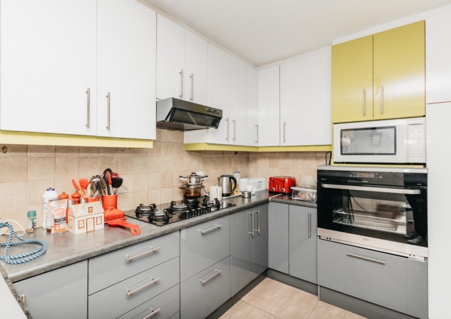 4 Bedroom Property for Sale in Peerless Park East Western Cape